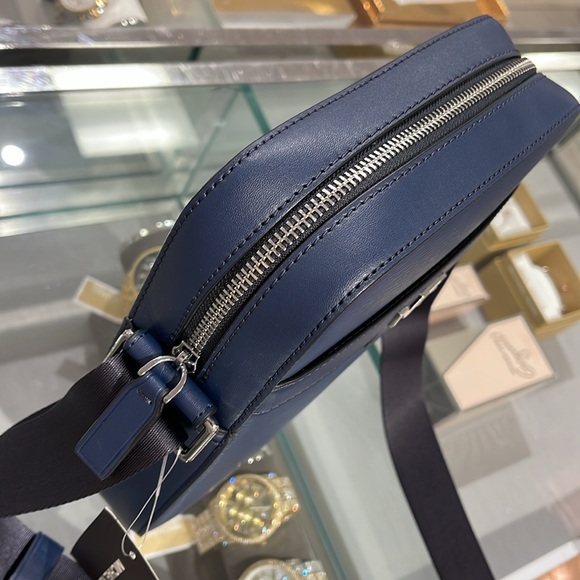 Michael Kors Cooper Flight Crossbody Bag
Navy 
NWT - Picture 5 of 16